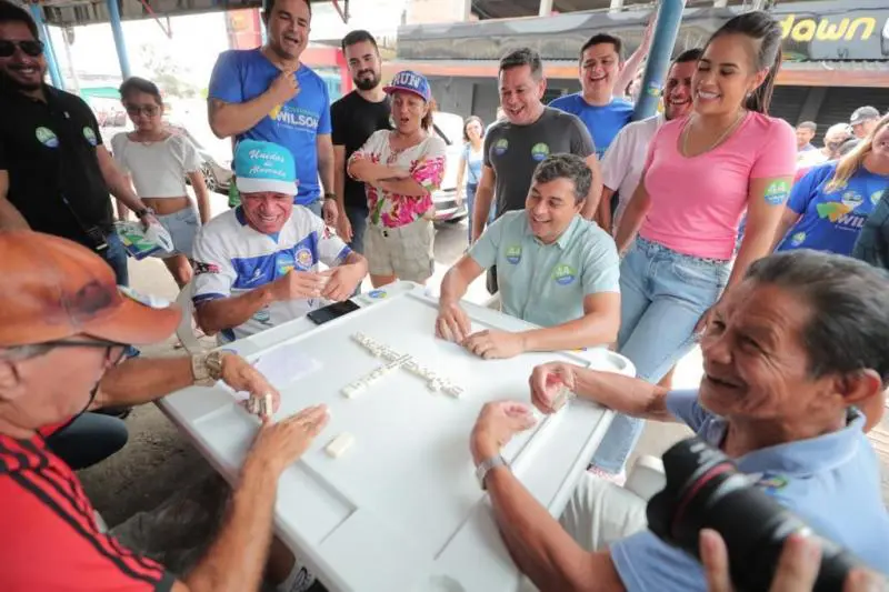Wilson Lima é recebido com carinho por moradores do bairro Alvorada, neste domingo (21)