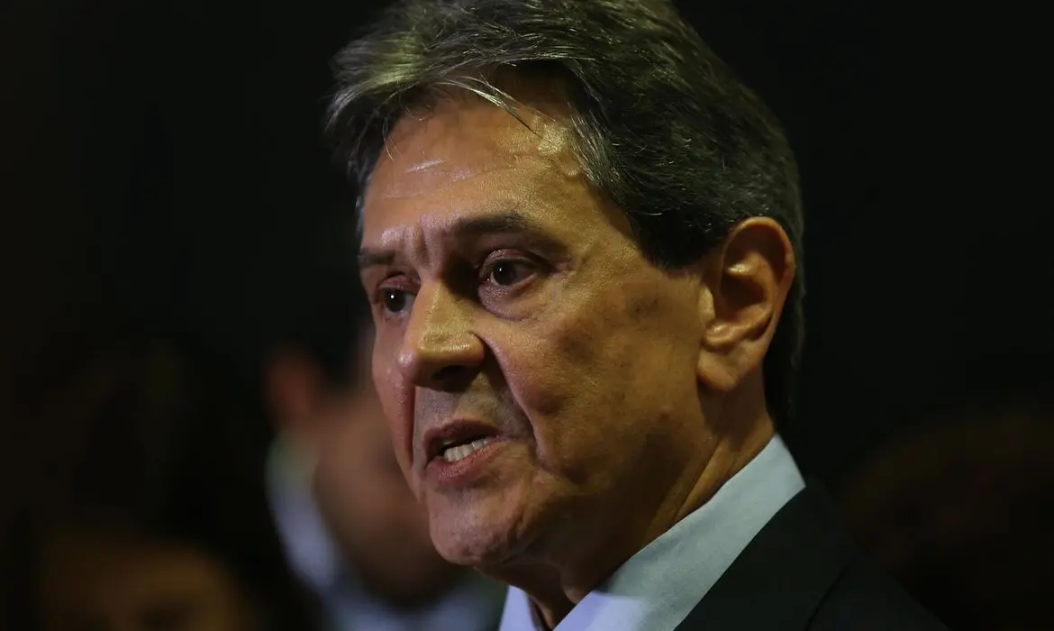 Roberto Jefferson registra candidatura à Presidência no TSE