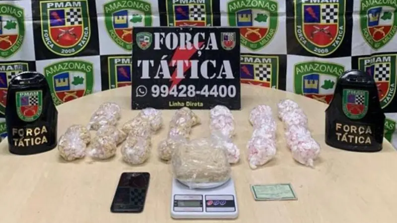 Força Tática prende homem com mochila recheada de drogas