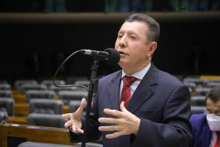 Projeto estabelece punição para agente público que pratica ato discriminatório contra autista