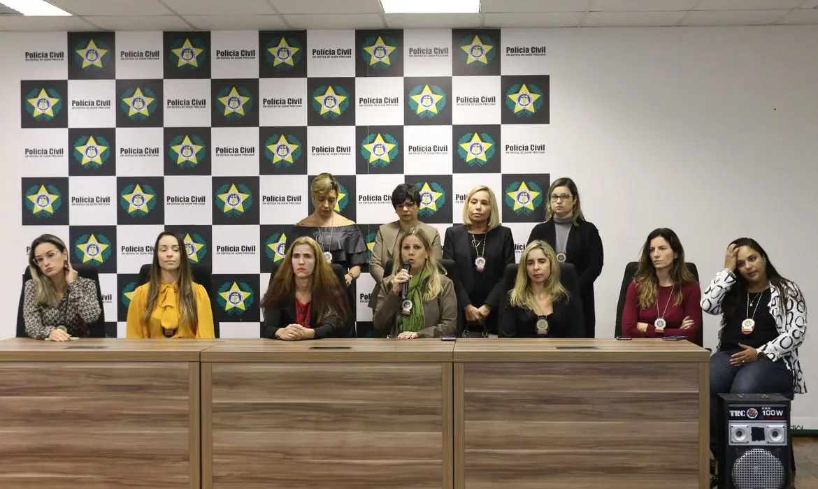 Polícia prende 36 homens por violência psicológica contra mulheres