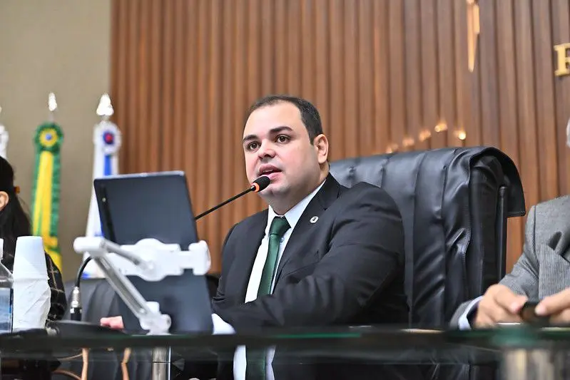 No documento, REQ nº 331/23, é solicitada a adoção de medidas emergenciais, sobretudo no trecho do quilômetro 80 da BR 230, que está mais comprometido em razão do transbordo do rio Jatuarana, que encobriu a rodovia