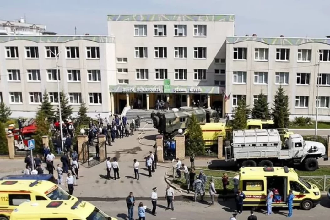 Adolescente abre fogo em escola na região central da Rússia e deixa mortos e feridos