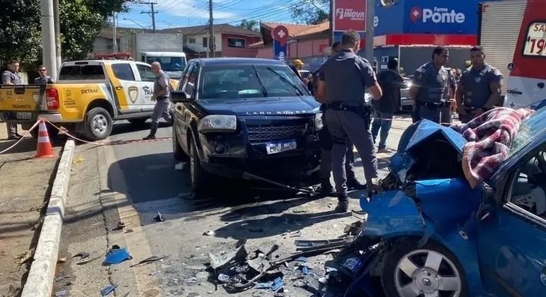 Homem mata a ex e morre durante fuga em acidente de carro em SP