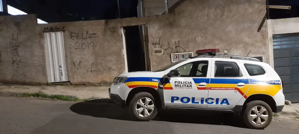 Menino de 3 anos cai de prédio ao ficar sozinho; mãe é presa em festa
