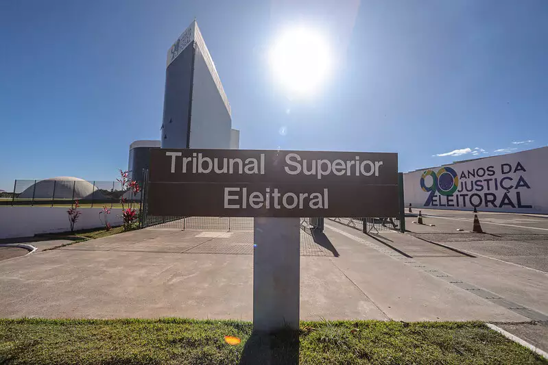 TSE dá 5 dias para Bolsonaro se manifestar sobre postagem