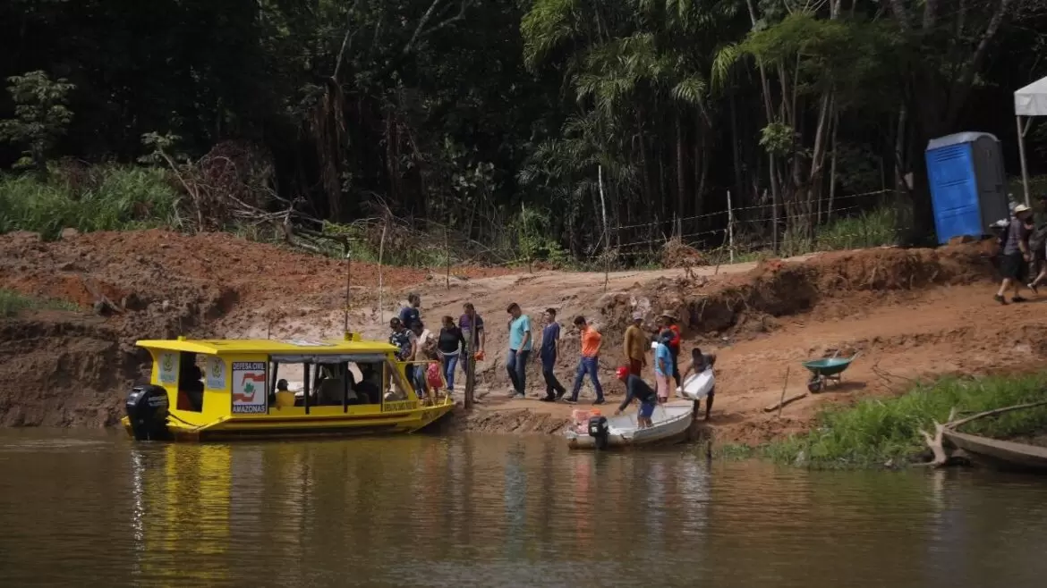 Defesa Civil reforça acessibilidade de passageiros no local de desabamento das pontes da BR-319