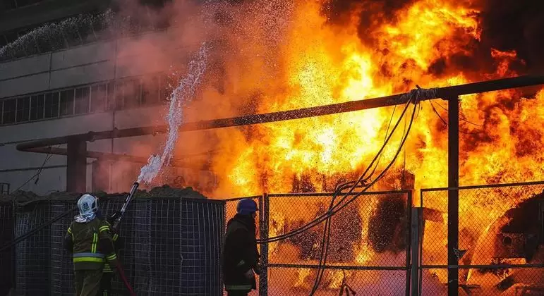 Ucrânia restringe consumo de energia após intensos bombardeios contra centrais elétricas