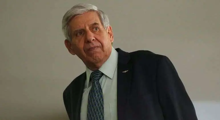 General Heleno diz que possíveis irregularidades em inserções de rádio são 'gravíssimas'