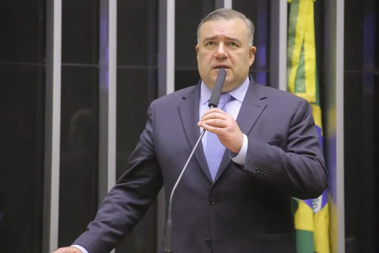 Proposta prevê santuários para aves ameaçadas por tráfico e comércio ilegal