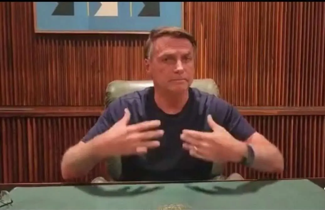 Bolsonaro ignora posse de Lula e anuncia redução na tarifa de energia