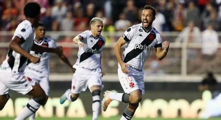 Vasco vence Ituano com gol de pênalti e garante retorno à Série A
