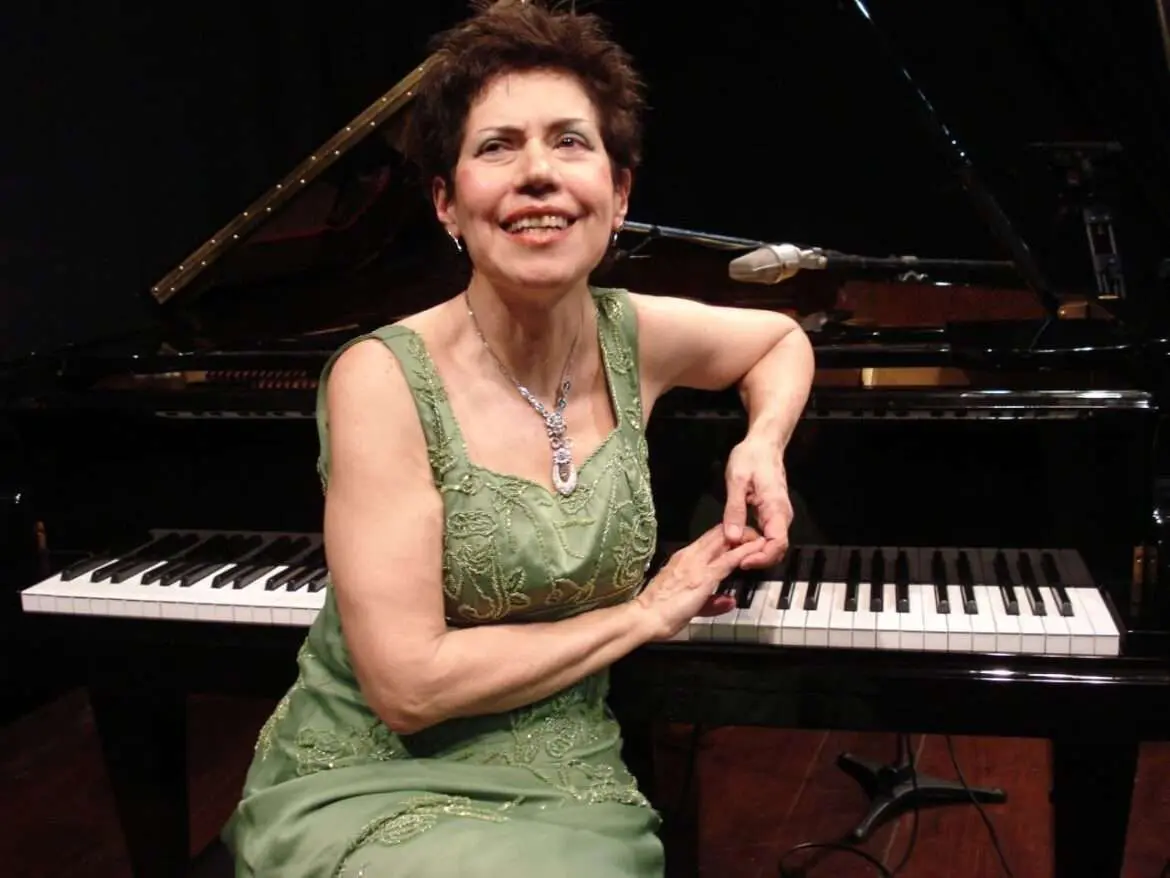 Eudóxia de Barros apresenta recital gratuito no Teatro Amazonas