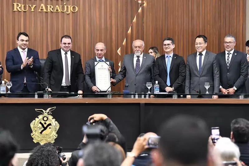 Prefeito David Almeida prestigia solenidade em homenagem ao presidente do Tribunal de Contas, na Aleam