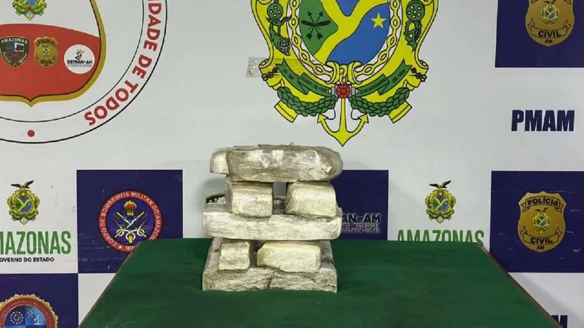 Base arpão mulher é presa com 10 quilos de drogas em embarcação