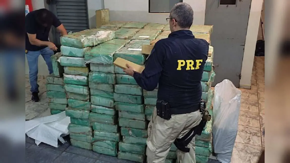 PRF apreende tonelada de maconha e dá prejuízo milionário ao crime