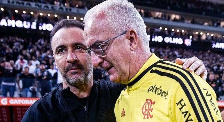 Dorival, saiu, traído do Flamengo. Clube fez proposta milionária para Vitor Pereira, que deixou o Corinthians. O quer no Mundial