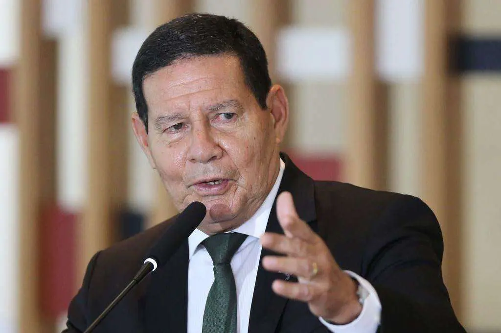 Mourão propõe PL para anistiar condenados do 8 de janeiro