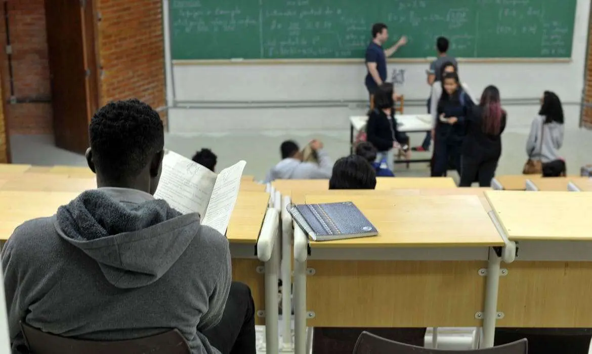 Jovens negros têm menos acesso ao mercado de trabalho, diz pesquisa