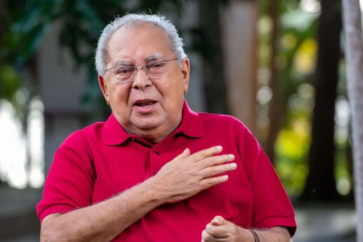 Em novembro do ano passado, Mendes foi internado pela primeira vez para tratar uma crise de diverticulite - inflação no intestino grosso - e uma pneumonia.
