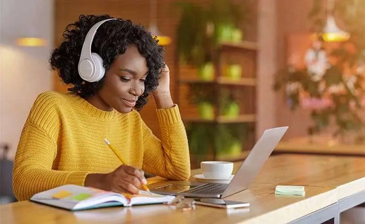 Aprender inglês abre portas para novas culturas e crescimento profissional