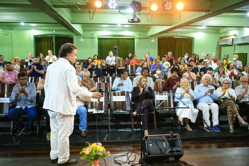 omeça o festival literário de Manaus reunindo escritores e leitores locais e nacionais