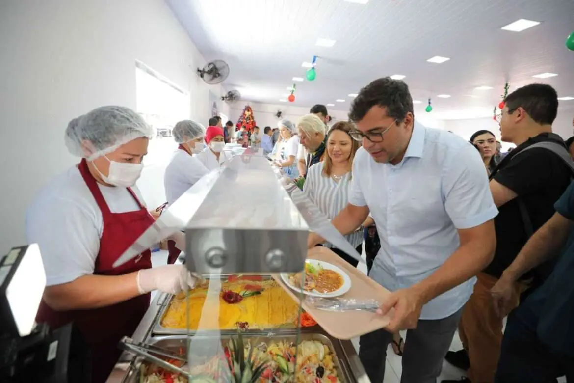 Wilson Lima anuncia funcionamento de unidades do Prato Cheio neste sábado, véspera de Natal, com almoço gratuito