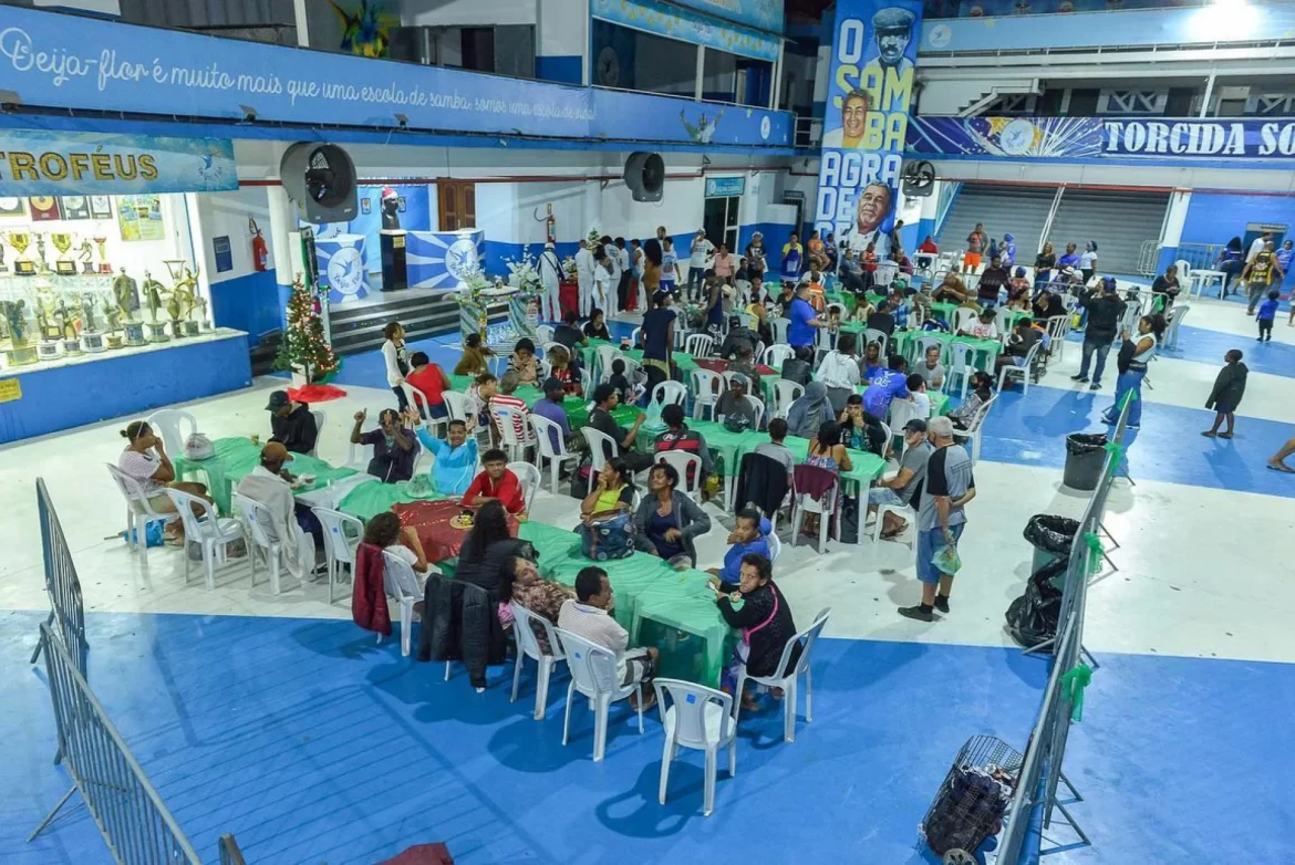 Beija-Flor de Nilópolis promove jantar natalino para 150 moradores em situação de rua