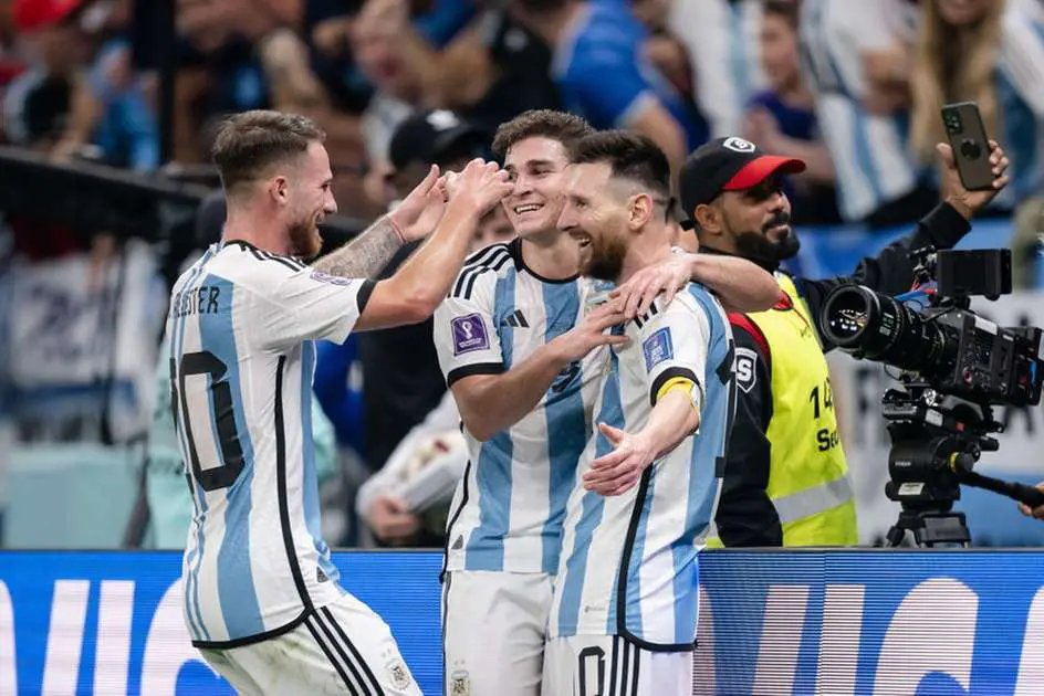 JEWEL SAMAD / AFP) Leia mais em: https://www.opovo.com.br/copa-do-mundo-2022/2022/12/18/fim-de-1-tempo-argentina-abre-2-a-0-diante-da-franca-na-final-da-copa-veja-fotos.html ©2022 Todos os direitos são reservados ao Portal O POVO, conforme a Lei nº 9.610/98. A publicação, redistribuição, transmissão e reescrita sem autorização prévia são proibidas