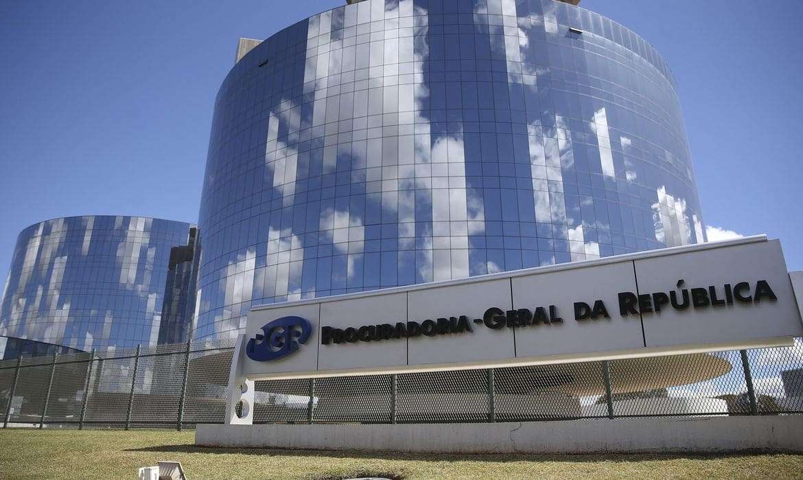 MPF abre inquérito sobre exploração de madeira em terras indígenas