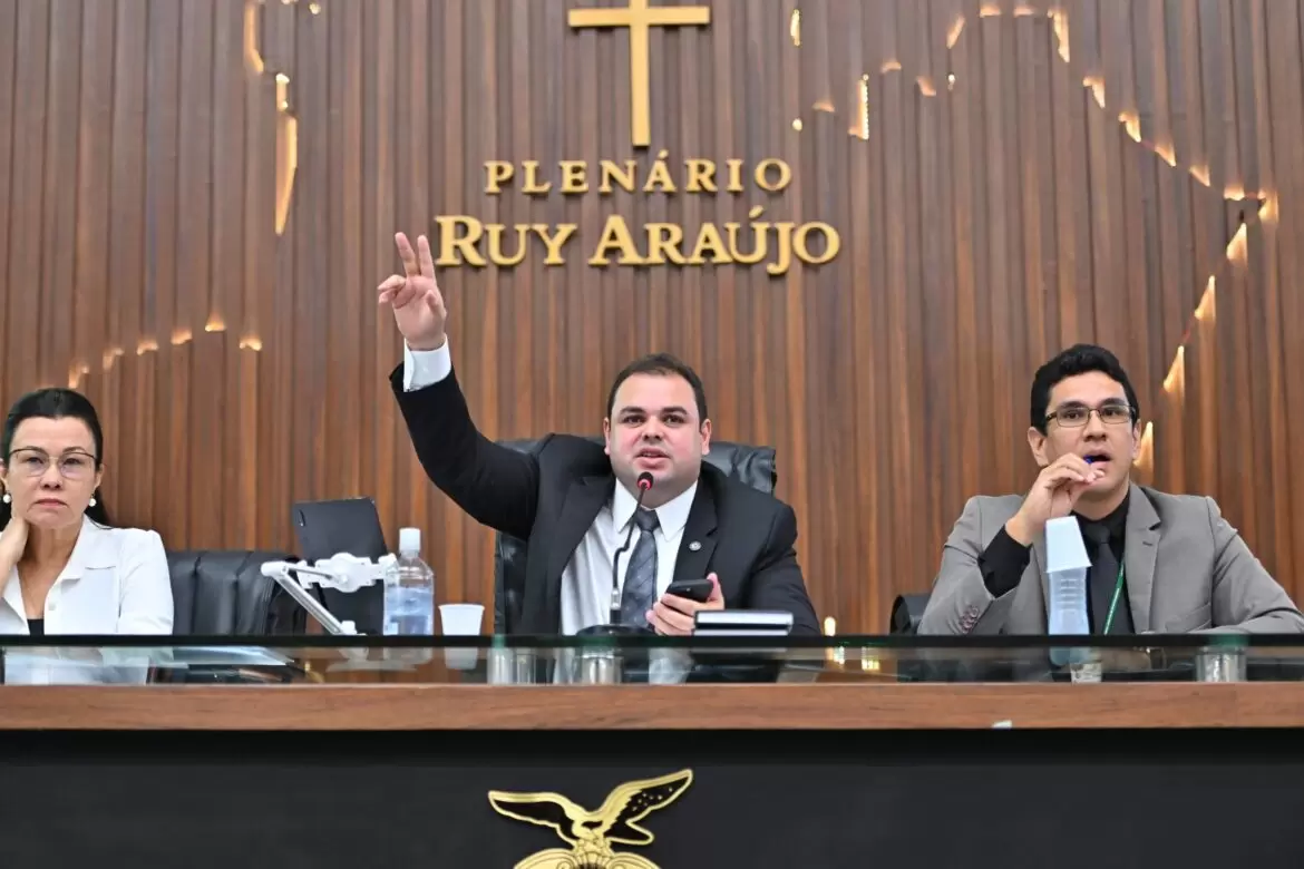 Presidente da Aleam, deputado Roberto Cidade destaca aprovação da Lei Orçamentária do Estado no valor de R$ 26 bilhões