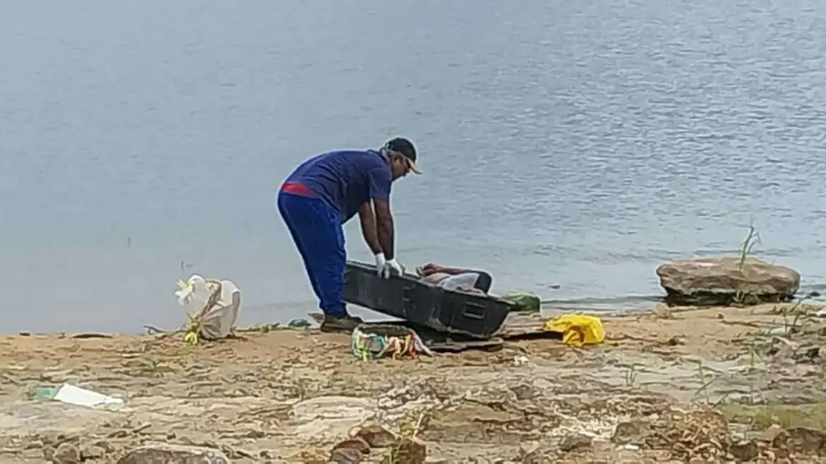 Corpo de homem é encontrado na margem direita do rio negro