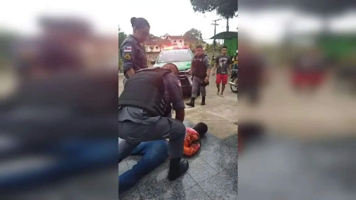 Homem é preso após matar esposa a facada em Tefé