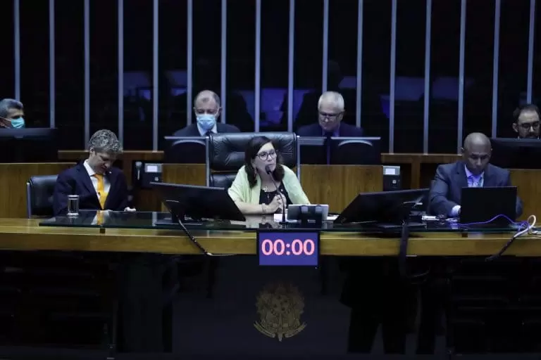 Câmara aprova proposta que altera estrutura das lideranças partidárias