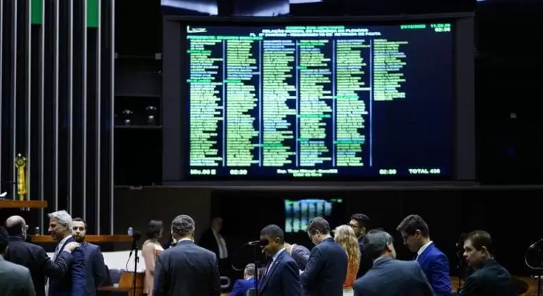 Câmara dos Deputados aprova PEC do estouro em segundo turno