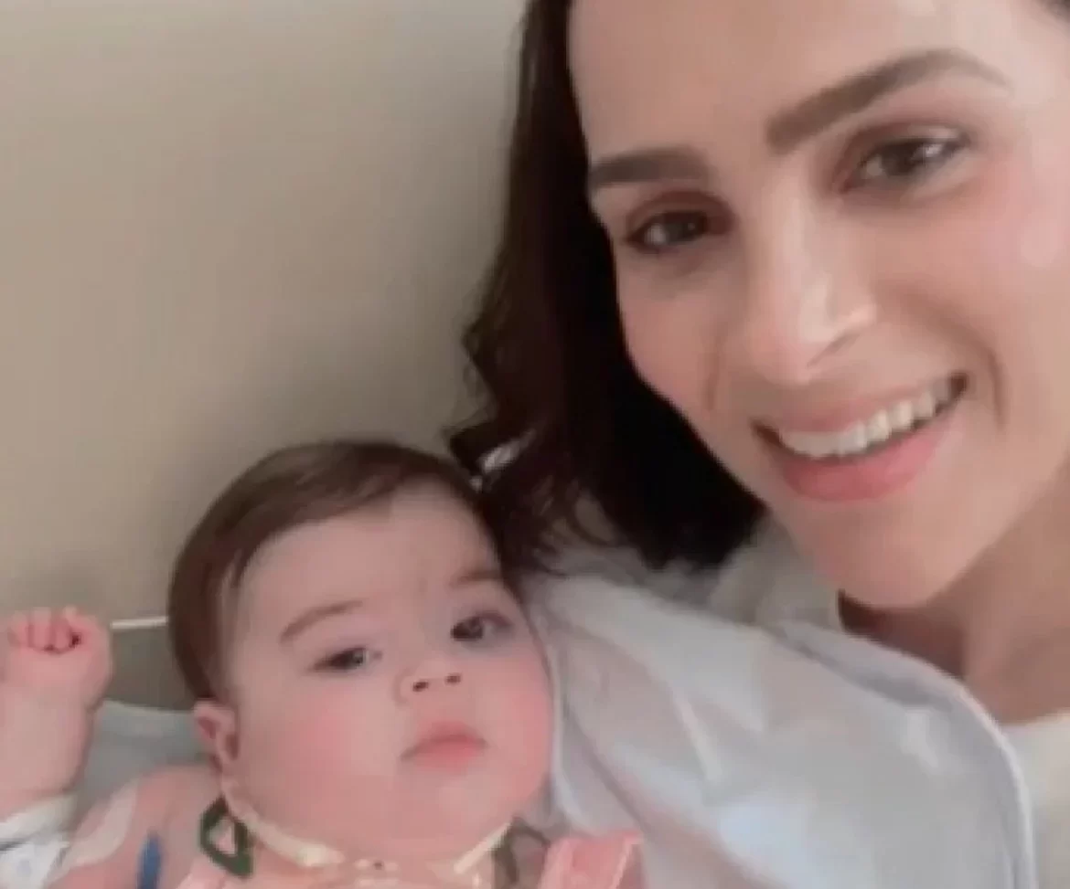 Letícia Cazarré comemora alta hospitalar da filha: 'Sua vida toda é um milagre'