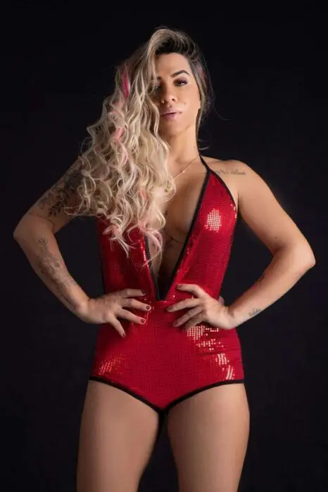 Vanessa Auzier retorna ao carnaval de Manaus nesse sábado (7) com grande show no podium da Arena da Amazônia