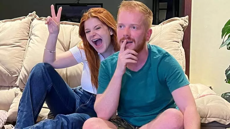 Giovanna e Manoel assistem BBB 23 juntos