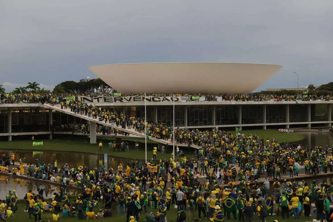 OAB pede que STF transfira golpistas presos no DF aos seus estados