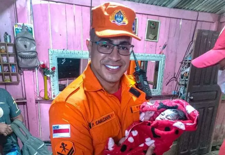 Corpo de Bombeiros faz parto de emergência em casa, no interior do Amazonas