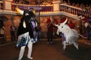 Alfredo da Matta lança mutirão de atendimento para identificação de hanseníasusa num cenário especial com Teatro Amazonas e bois bumbás