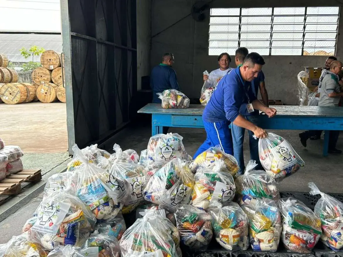 Energia Solidária: mais de 2.100 toneladas de alimentos já foram doadas em cestas básicas, frangos e kit lanche a comunidades em Manaus e interior beneficiando 884 mil pessoas