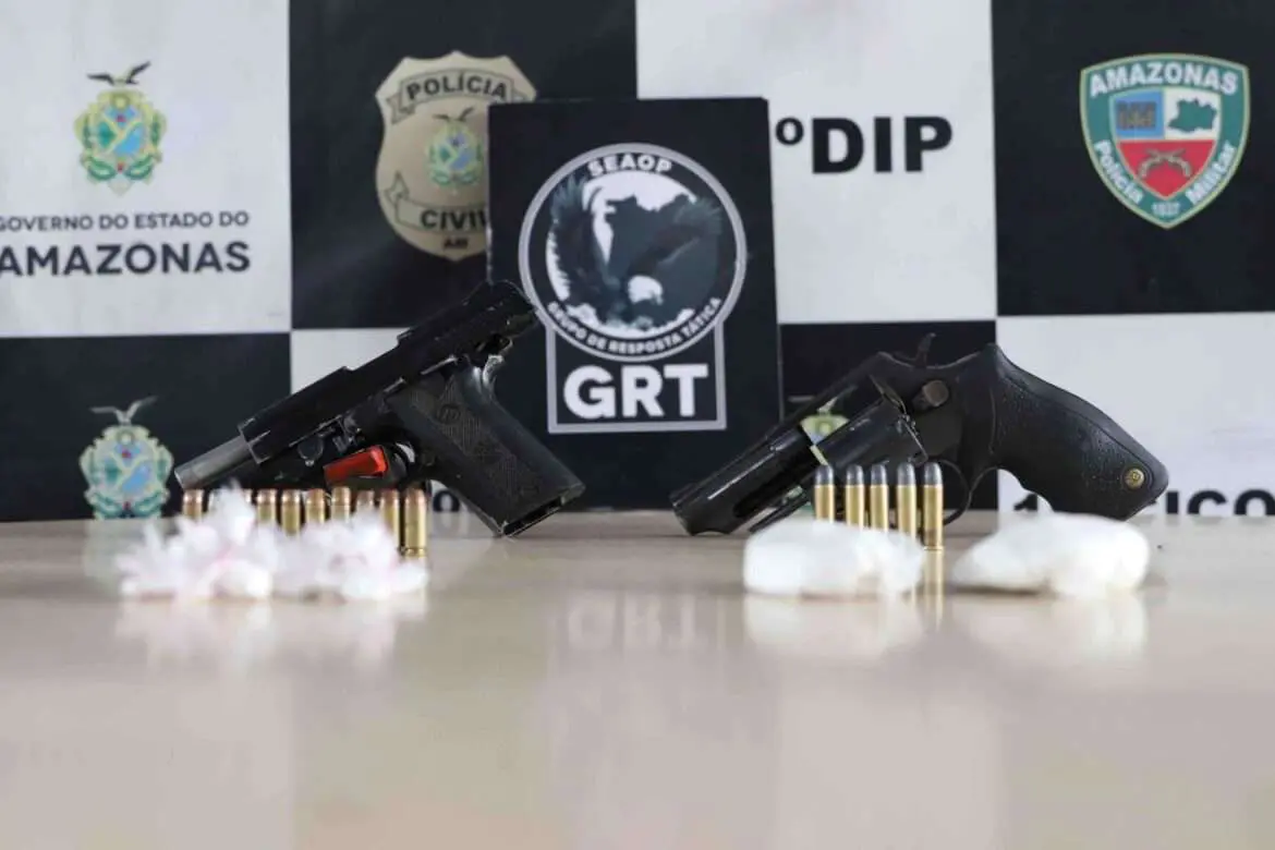Homem é preso com drogas e duas armas de fogo no bairro Compensa