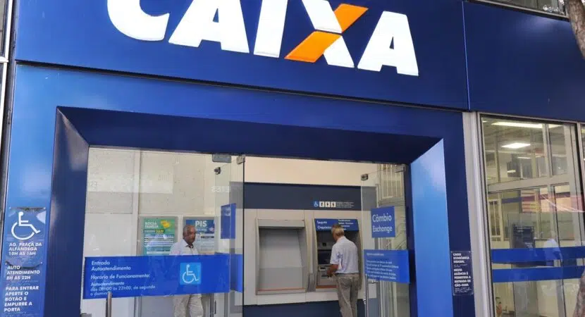 Caixa libera abono salarial para nascidos em novembro e dezembro