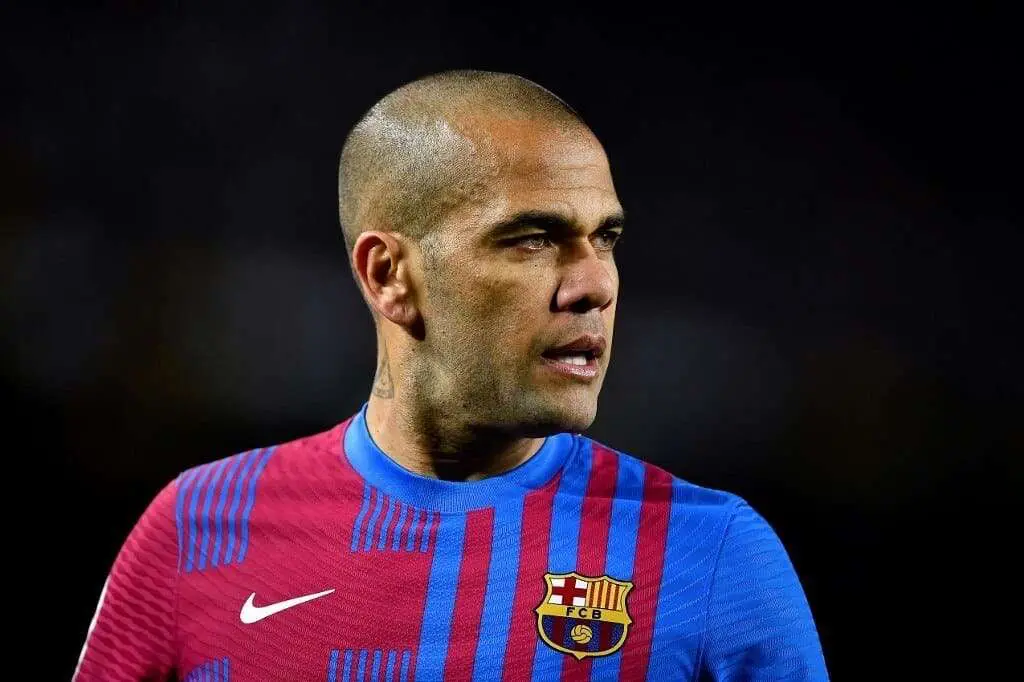 Mulher que acusa Daniel Alves de estupro diz que não quer indenização