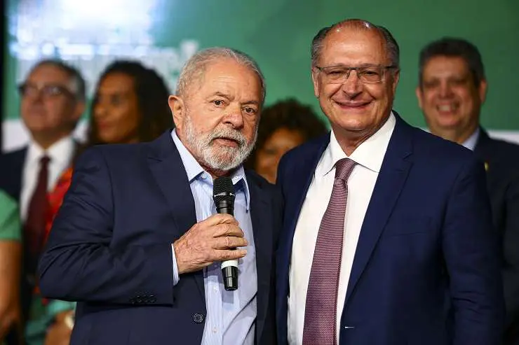 Além do presidente, 27 governadores tomam posse neste domingo