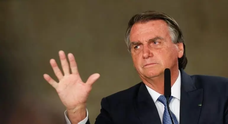 Bolsonaro sobre joias: Estou sendo acusado por um presente que eu não pedi
