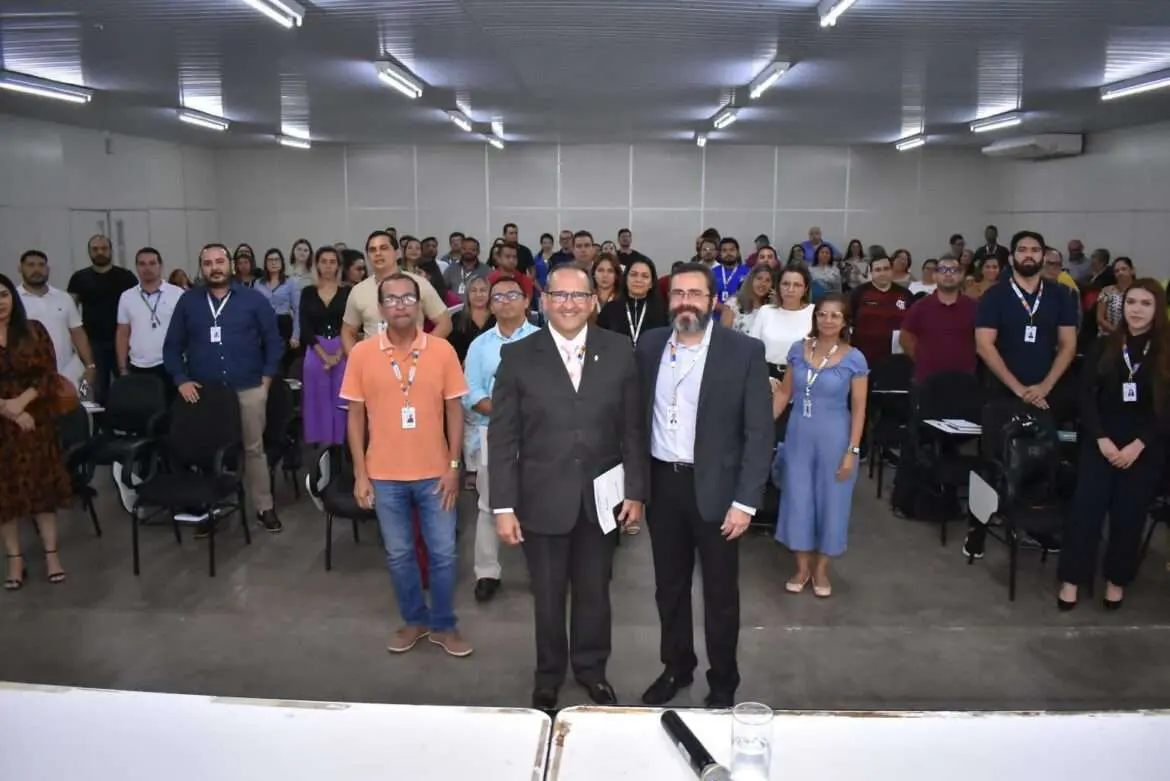 Prefeitura de Manaus promove curso de atualização sobre a nova lei de licitação e contratos