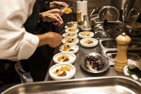 Rabino-chefe de Israel afirma que o bife cultivado pela Aleph Farms é preparado de acordo com os preceitos judaicos