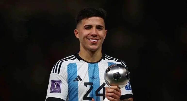 Chelsea compra argentino campeão do mundo por R$ 669 milhões; Arsenal fecha com Jorginho